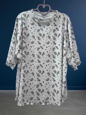 POLAGRAM White Floral Ruffle Neck Tee